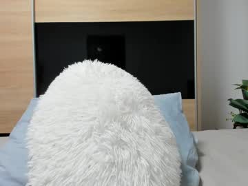 girl
        angell6969 cam image #5997476