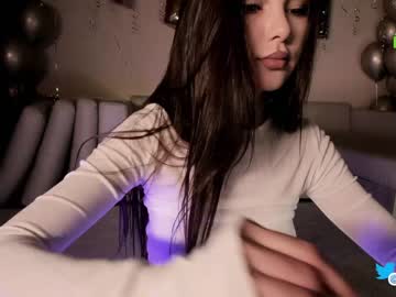 girl
        hollyextra cam image #4104321