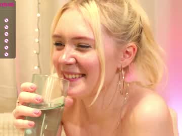 girl
        ellefanningweb cam image #1118785