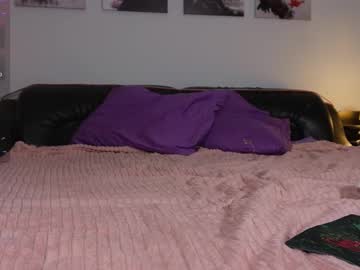 girl
        na__na cam image #6206500