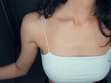 girl
        suzannedavise cam image #2781139
