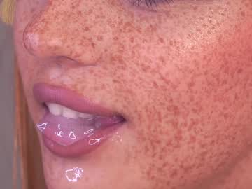 girl
        artease cam image #209116