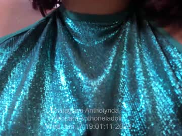 girl
        anthoneladoll cam image #1700931