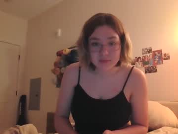 girl
        ftarh18 cam image #1653338