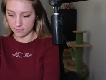 girl
        alexa_dream cam image #4335732