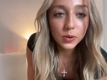 girl
        lovelyyylivyyy cam image #5040721