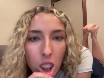 girl
        katykatie22 cam image #4345657
