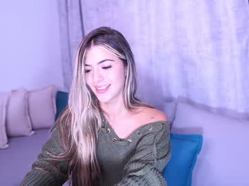 girl
        dani_moore cam image #2261730