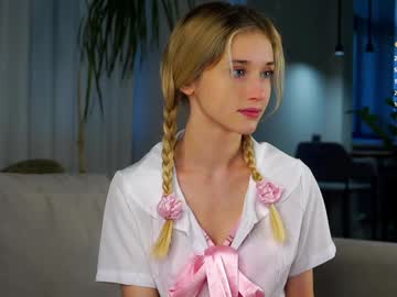 girl
        taitehambelton cam image #5192532