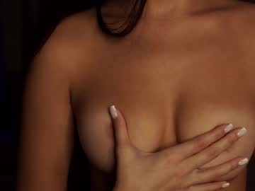 girl
        emilybatee cam image #6230730