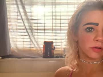 couple
        naomi_skiesxo cam image #4907775