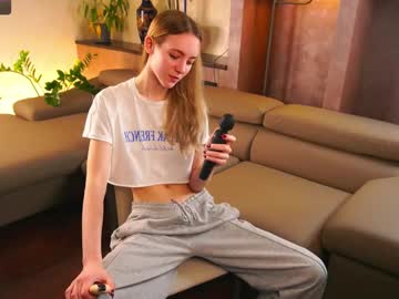 girl
        sunnivaharder cam image #6568373