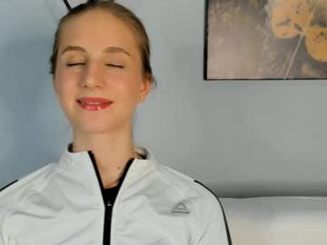 girl
        shewell cam image #6413550