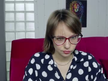 girl
        bright_lucy cam image #4905012