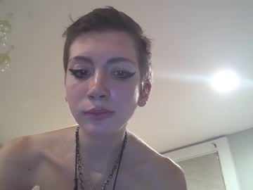 girl
        cherrypixi cam image #2447620