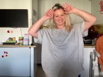 girl
        kiradivine cam image #1912254