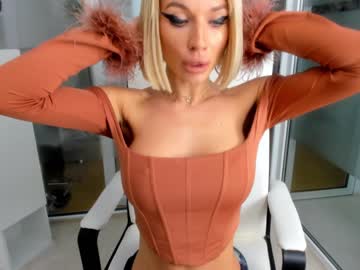 girl
        ingridblondy94 cam image #1745886
