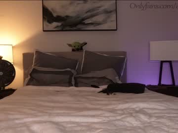 couple
        ari_lovexo cam image #154459