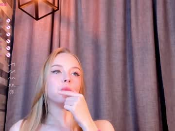 girl
        lolliis cam image #2589997