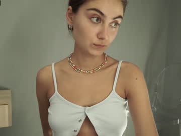 girl
        tessarosse_ cam image #2048132