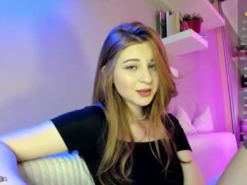 girl
        zoe__0 cam image #3743289