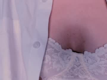girl
        lauratanguy cam image #5052931