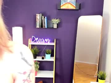 girl
        lynnfloor cam image #5840384