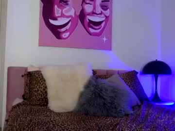 girl
        tillytasty cam image #1083377