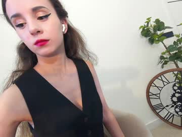 girl
        ehotlovea cam image #5801716