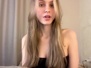 girl
        fflloowweerr cam image #5653400