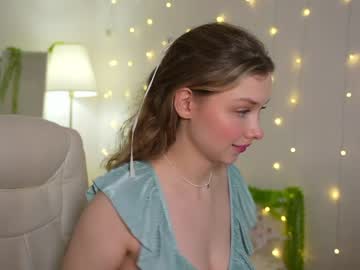 girl
        april_blush cam image #3943492