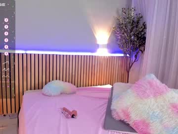 girl
        little_effy18 cam image #3716087