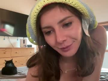 girl
        peacheekitty cam image #6818343