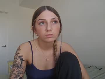 girl
        emiefox2 cam image #6685833