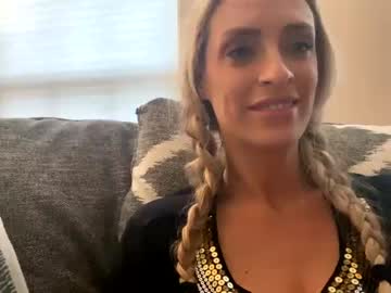 girl
        dtfcouple_4u cam image #1829644