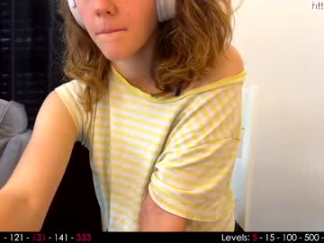 girl
        its_lily cam image #945846
