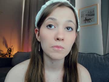 girl
        kati_more cam image #4324749