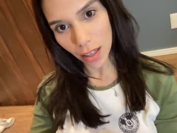 girl
        yourbonie cam image #1127147