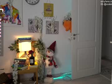 girl
        petitegonwild cam image #3107250