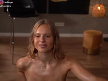 girl
        chillwithkira cam image #4442758