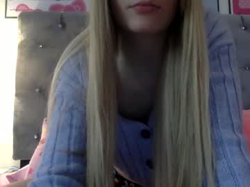 girl
        omg_emily cam image #902219