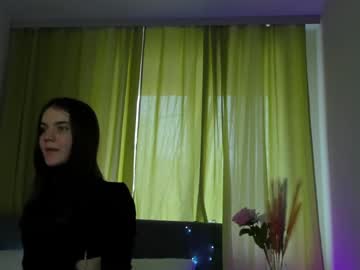 girl
        sarah_randall cam image #1486643