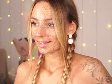 girl
        artease cam image #2673877
