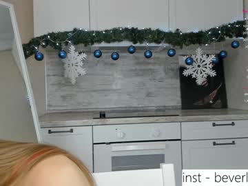 girl
        beverlyvega cam image #556645
