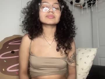 girl
        miaxrain cam image #6758595