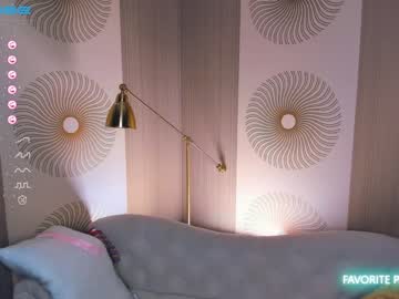 girl
        happiness_call cam image #1511688
