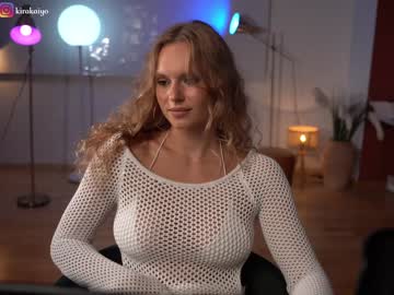girl
        chillwithkira cam image #2395453