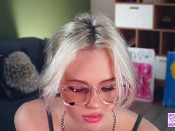 girl
        audreycarvin cam image #5232566