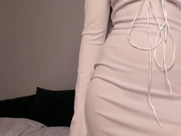 girl
        emilybatee cam image #1058785