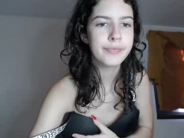 girl
        frenchava cam image #2252259